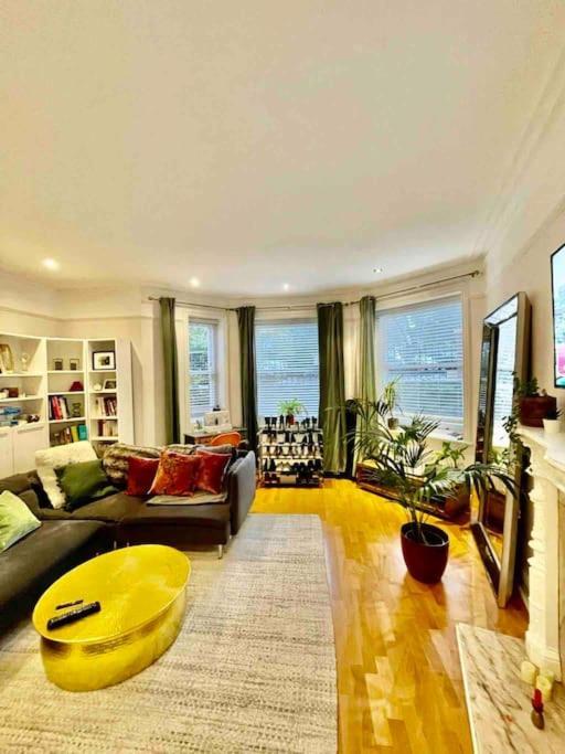 Spacious Flat With Huge Patio In Apartment