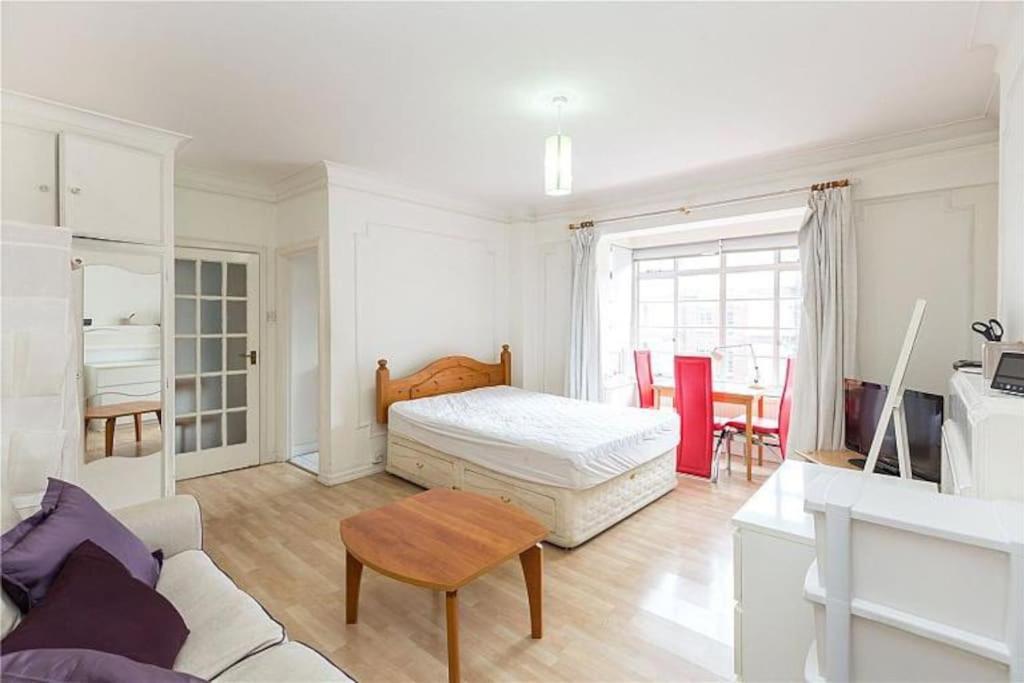 Apartment King-sized Studio, 6th Floor + Lift, Regent's Park *
