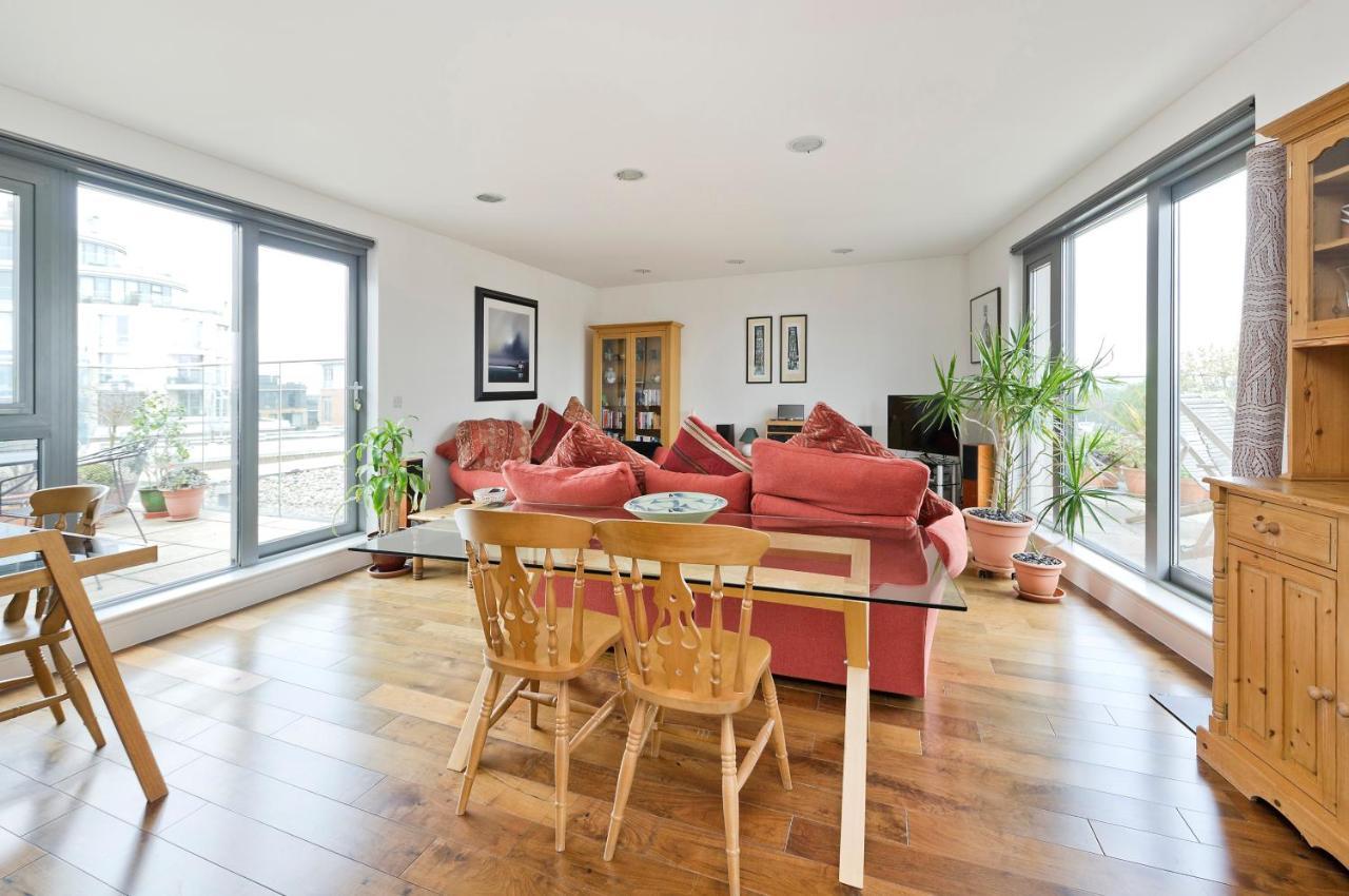 Superb With Terrace Near The River In Putney By Underthedoormat Londen