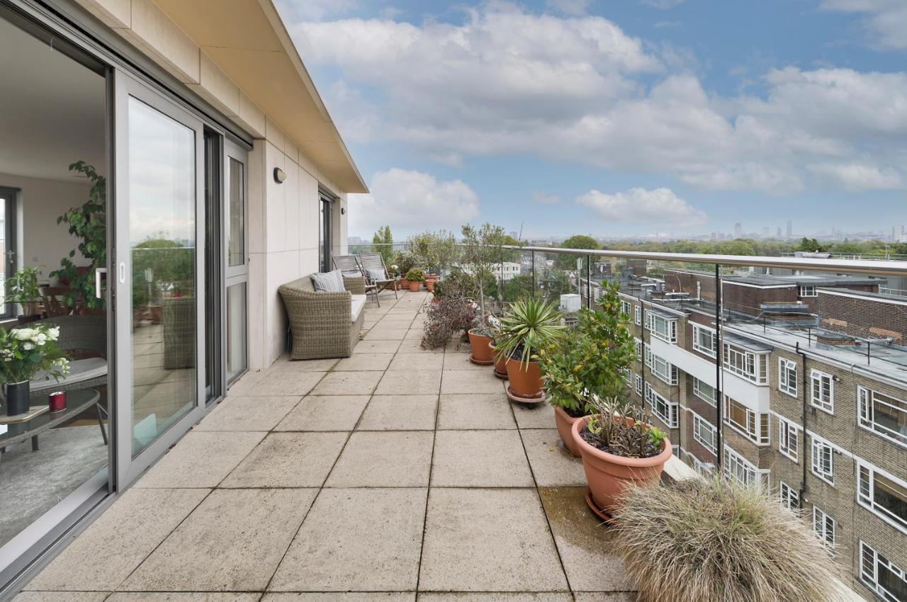 Superb With Terrace Near The River In Putney By Underthedoormat Londen