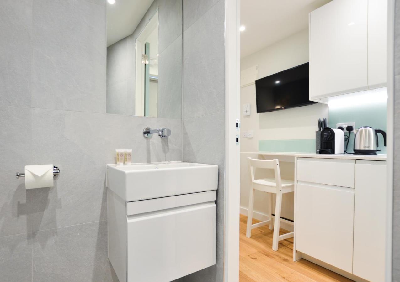Sale Place Serviced By Concept * London