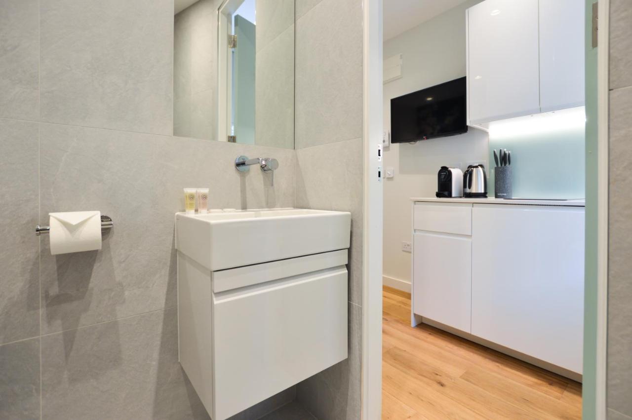 Sale Place Serviced By Concept * London