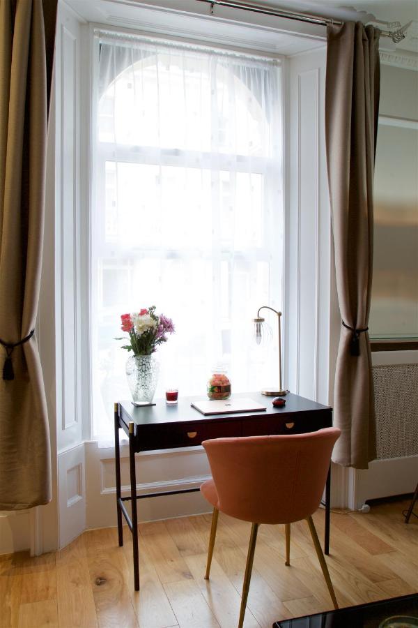 Avari - Winchester Collection * London