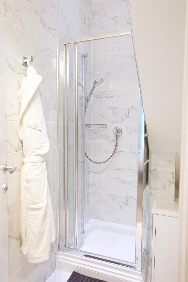 Avari - Winchester Collection London