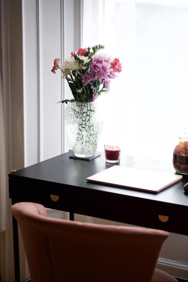 Avari - Winchester Collection London