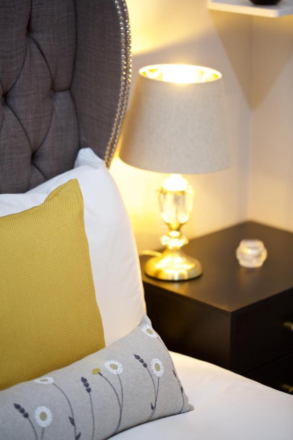 Avari - Winchester Collection London