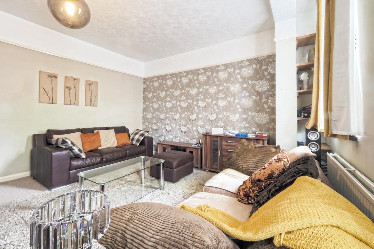 Stunning, Large 1 Bed Riverside Flat London