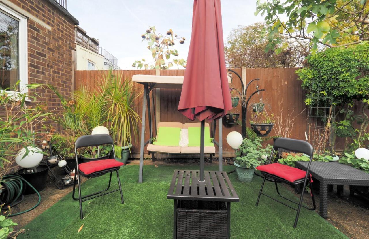 Stunning, Large 1 Bed Riverside Flat Lejlighed London