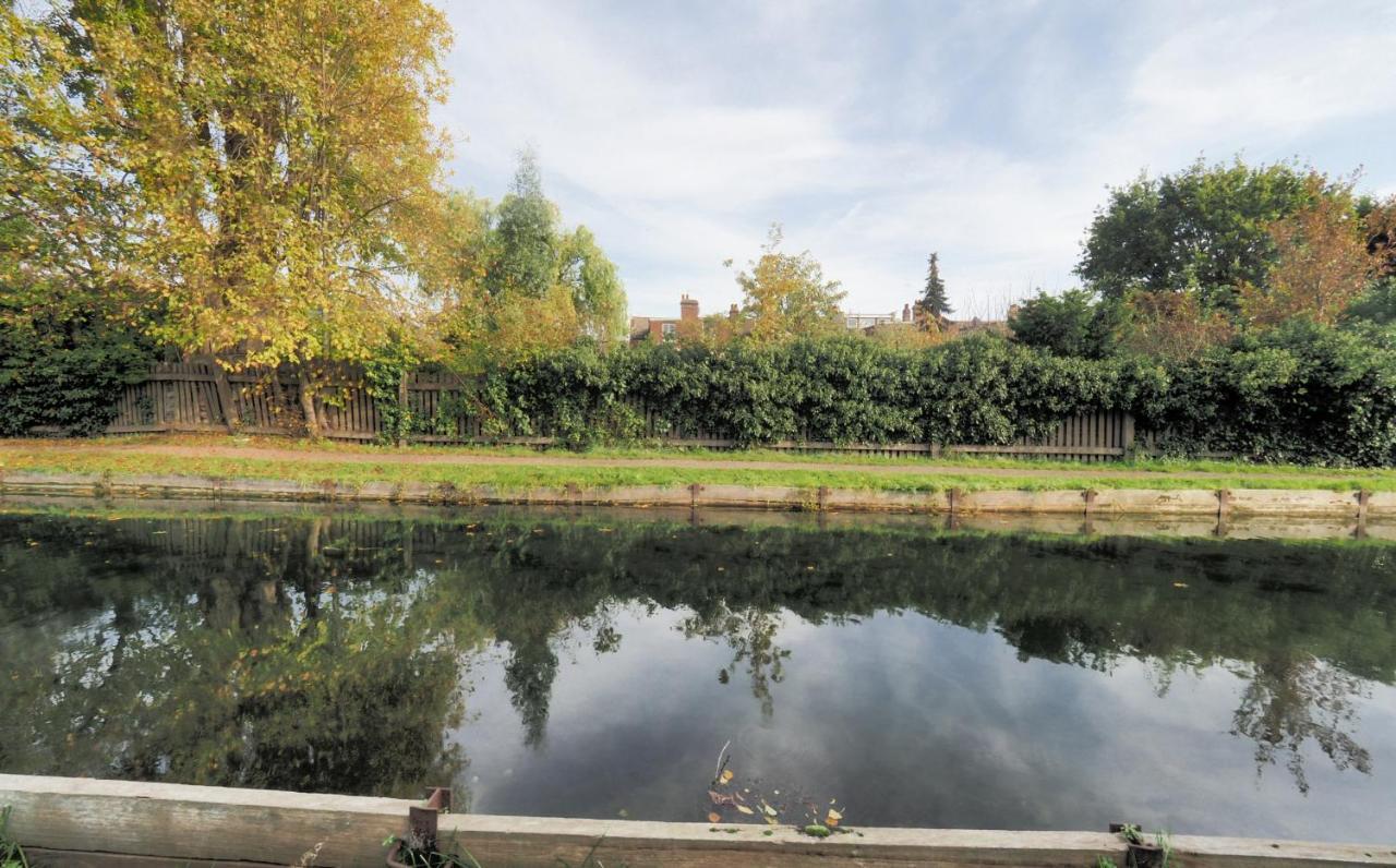 Stunning, Large 1 Bed Riverside Flat * London