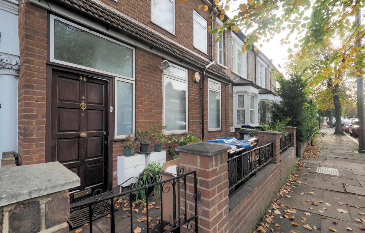 Stunning, Large 1 Bed Riverside Flat Londra