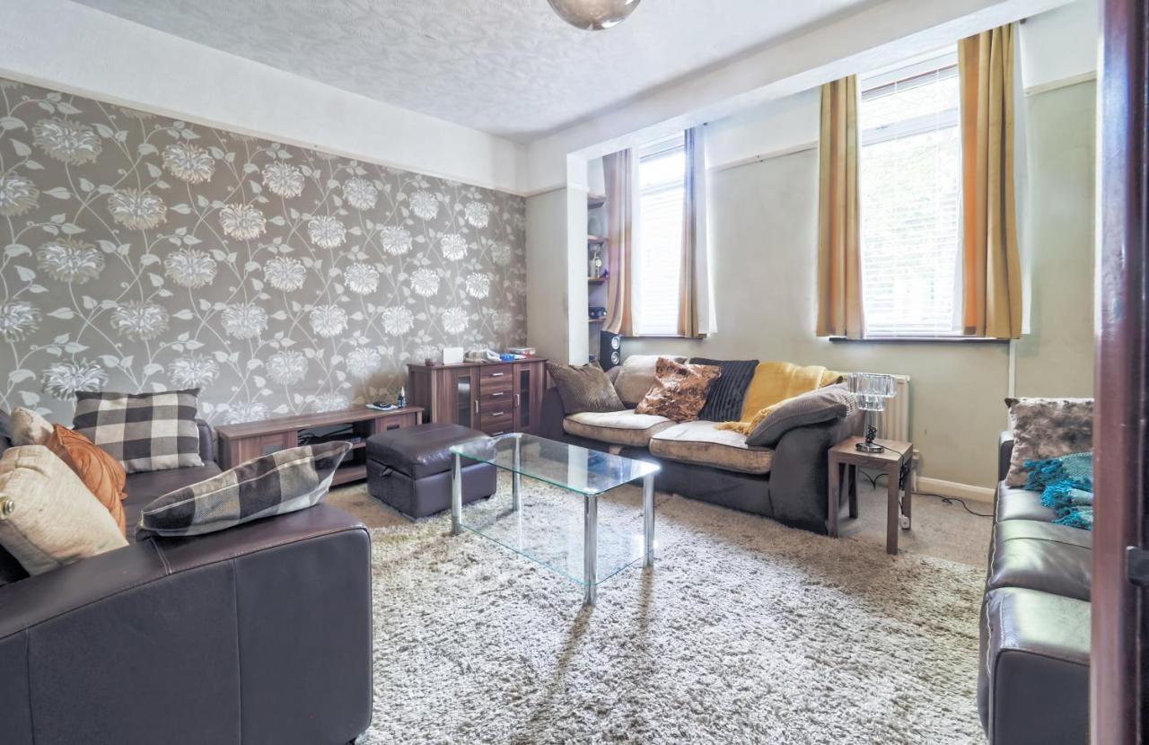 Stunning, Large 1 Bed Riverside Flat London