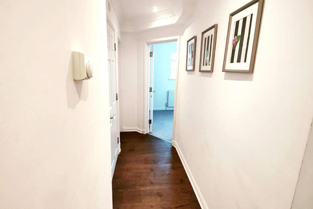 Apartment Aldgate Flats In E1. *