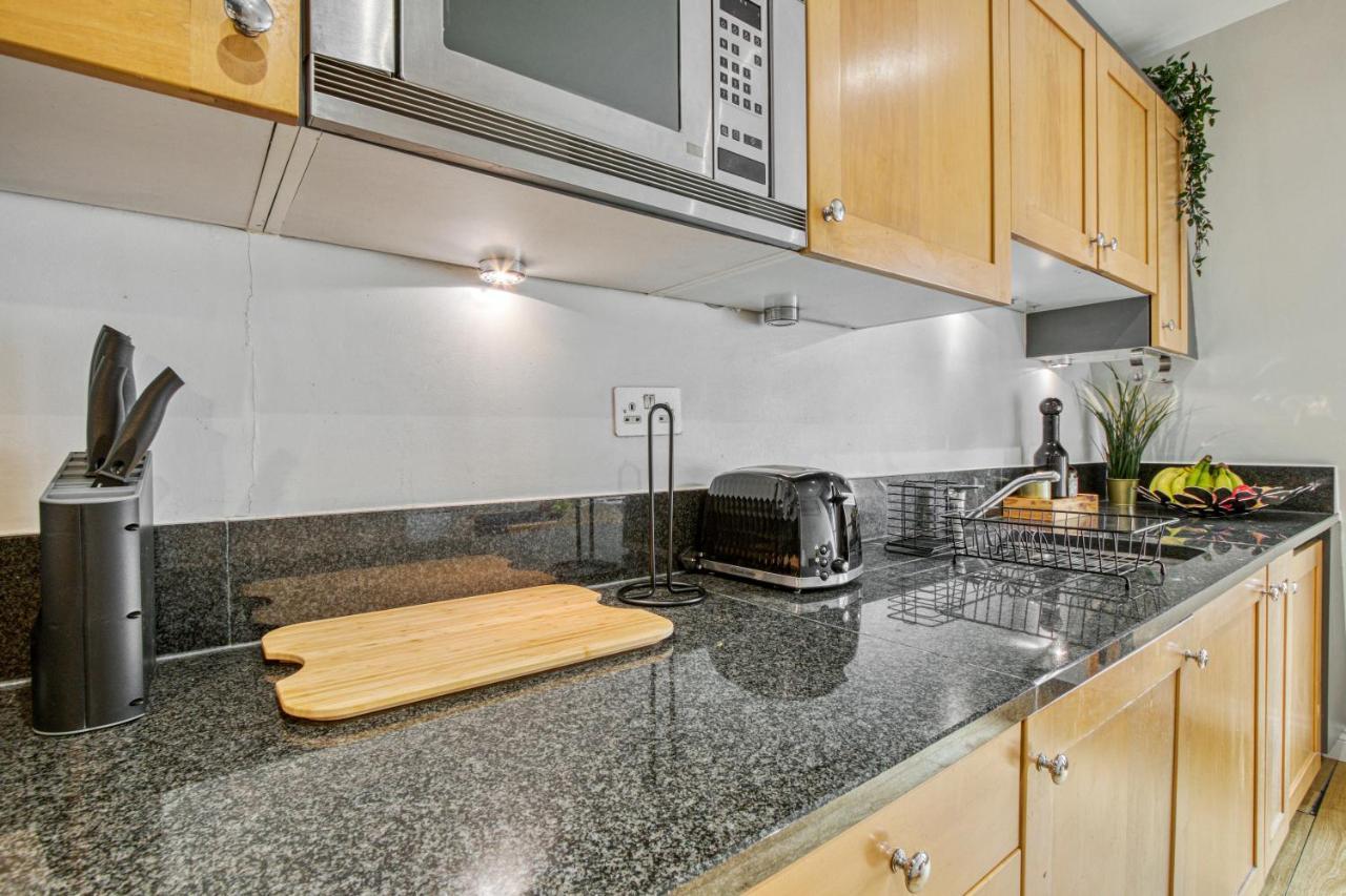 2-bed 2-bathroom Mayfair - Maddox St * Londra