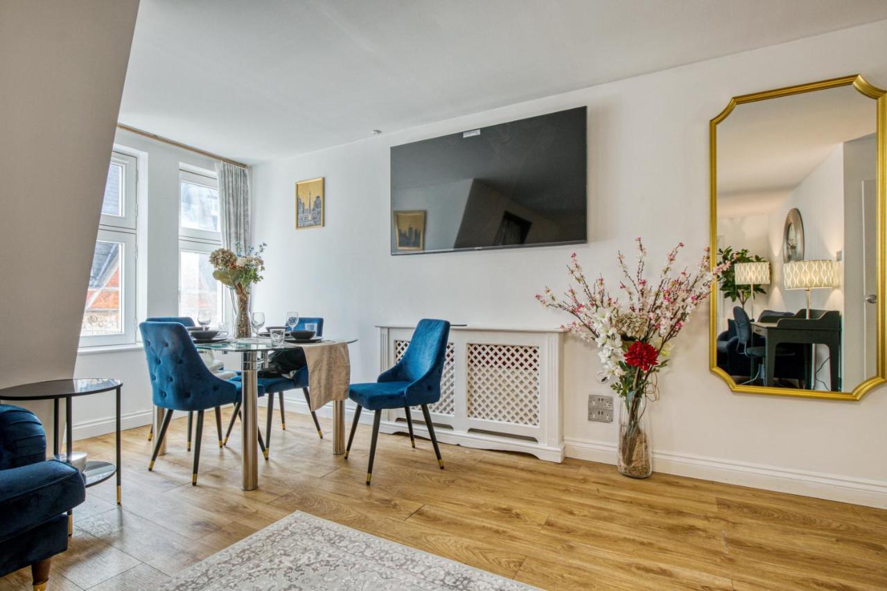 2-bed 2-bathroom Mayfair - Maddox St * Londra