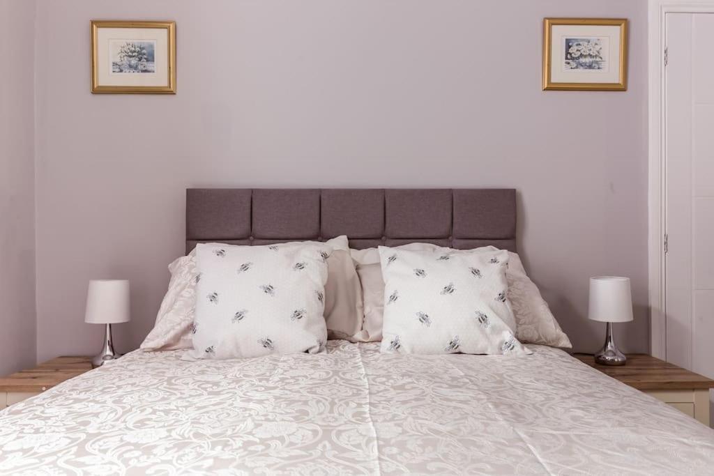 4 Bedroom House, 2 Min Walk From Station *