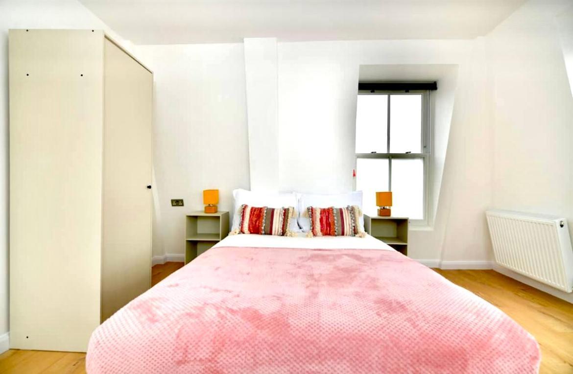 Lovely 2 Bedroom Serviced Penthouse Battersea Park Road *