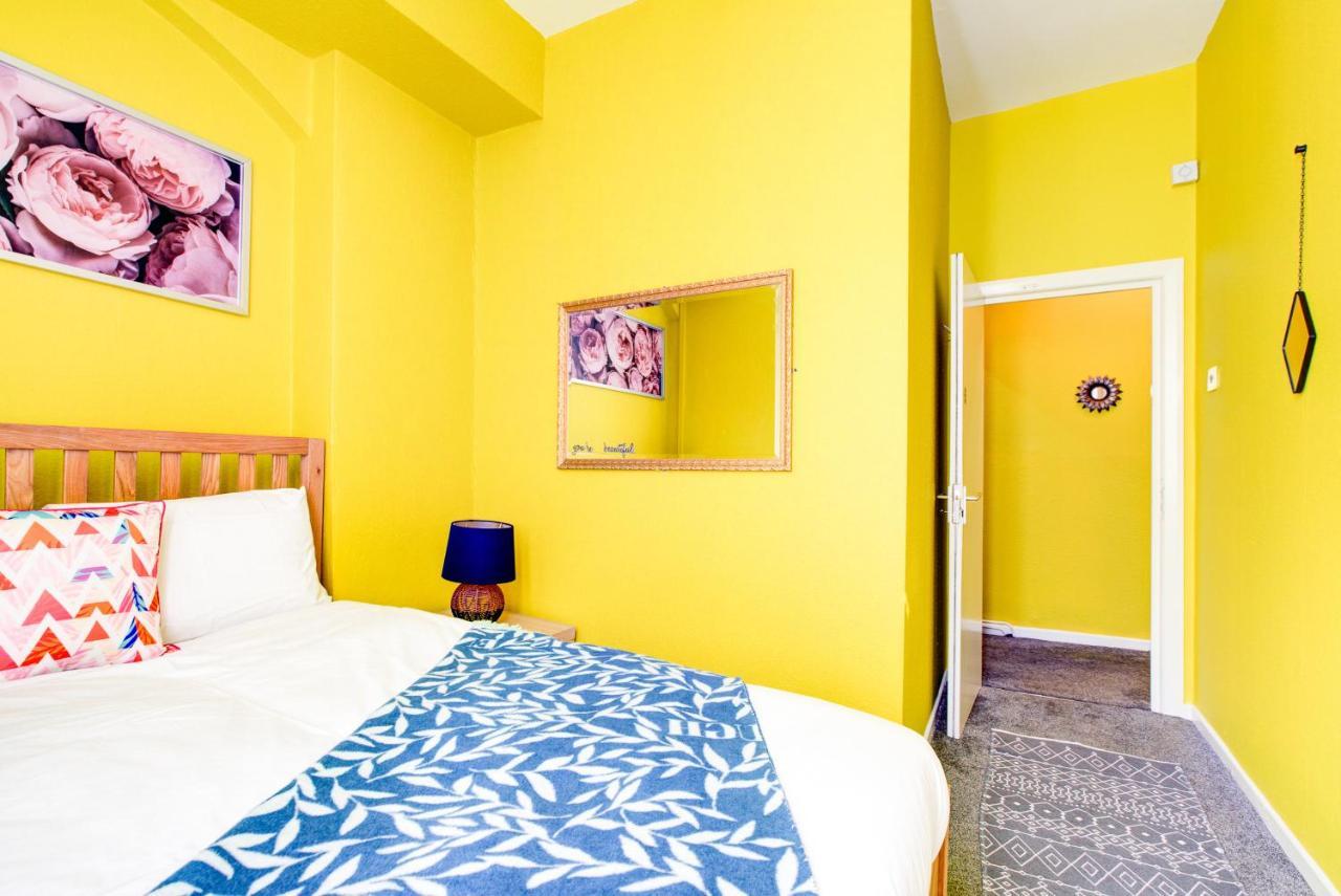 Inviting 2-bed Budget In *