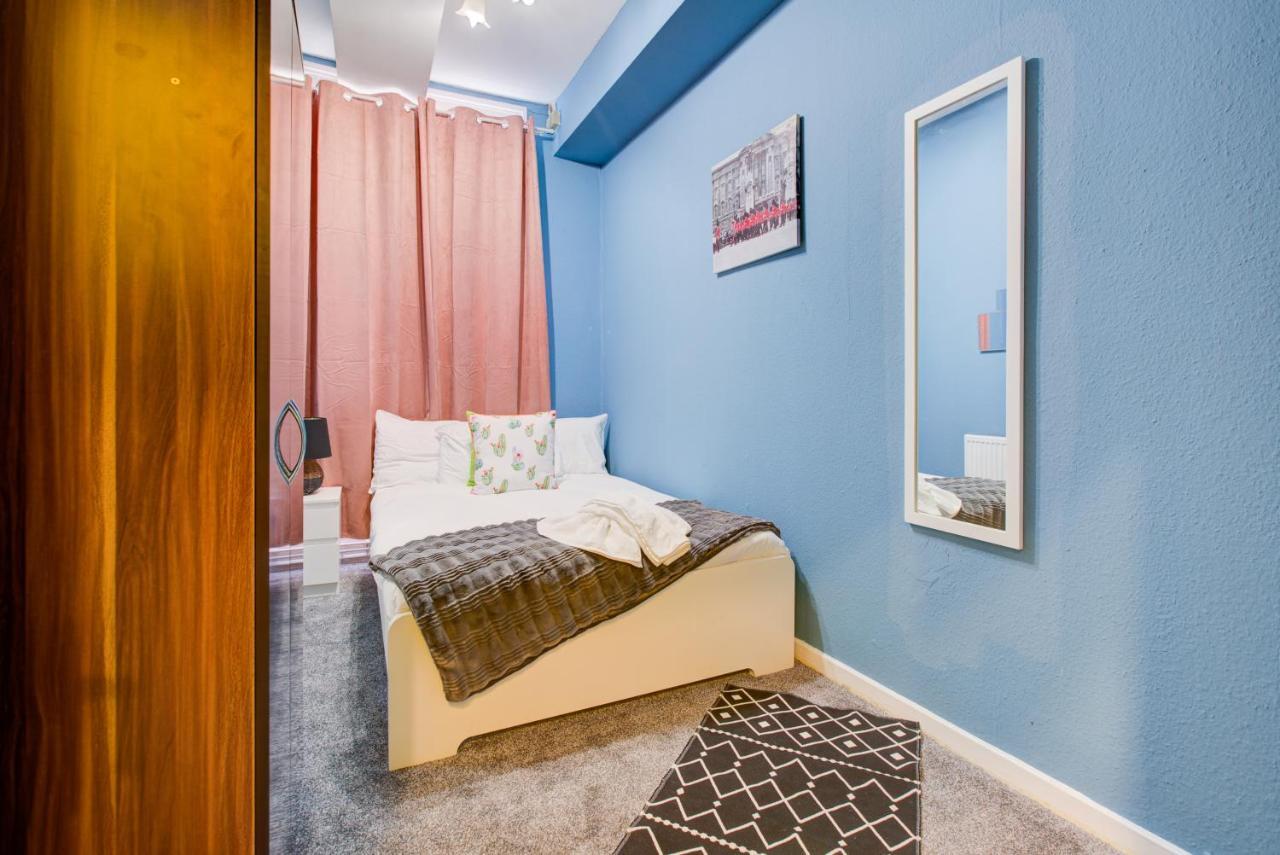 Inviting 2-bed Budget In *