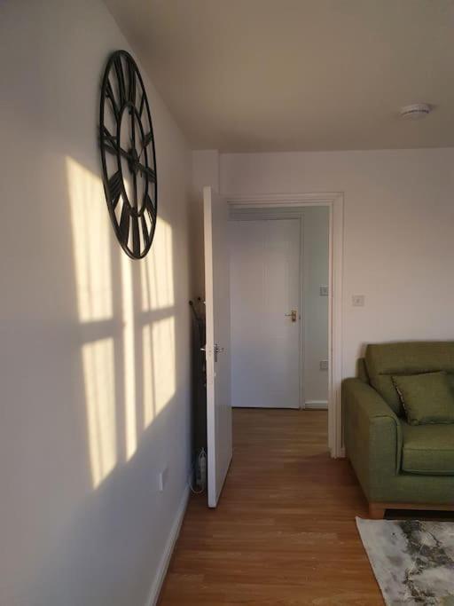 Lovely 2-bedroom With Indoor Fire Place Londen