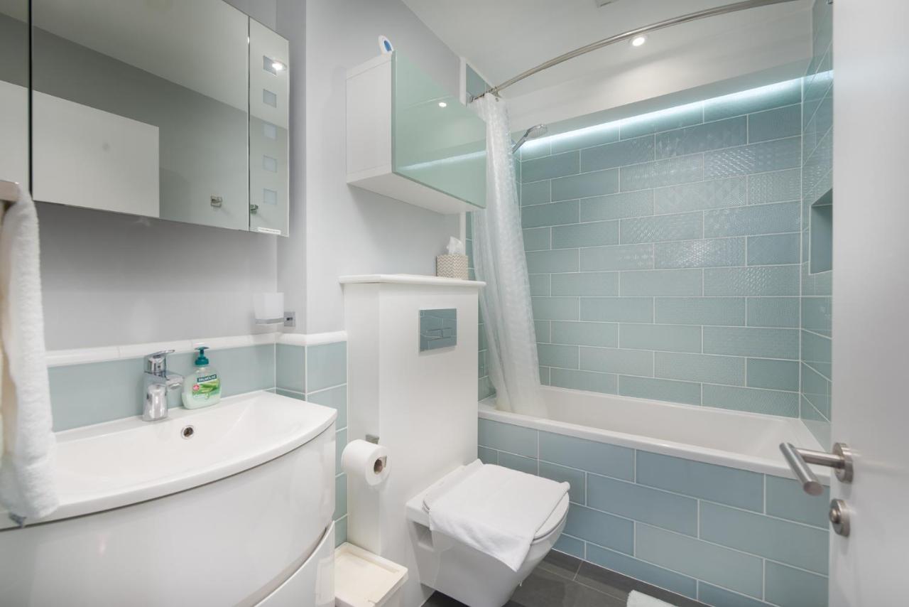 Attractive With Private Patio In Fashionable Fulham By Underthedoormat Lejlighed London