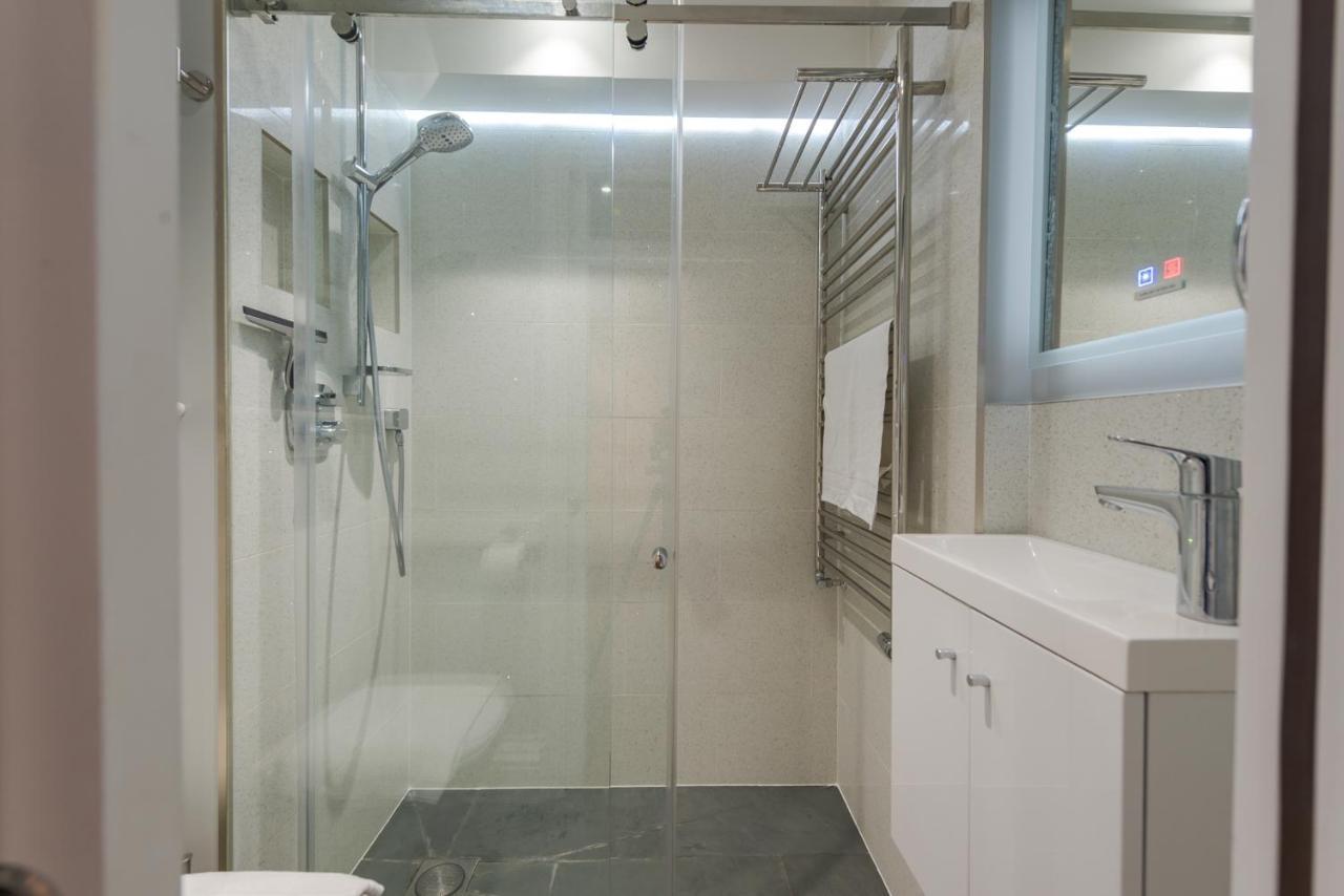 Attractive With Private Patio In Fashionable Fulham By Underthedoormat Lejlighed London