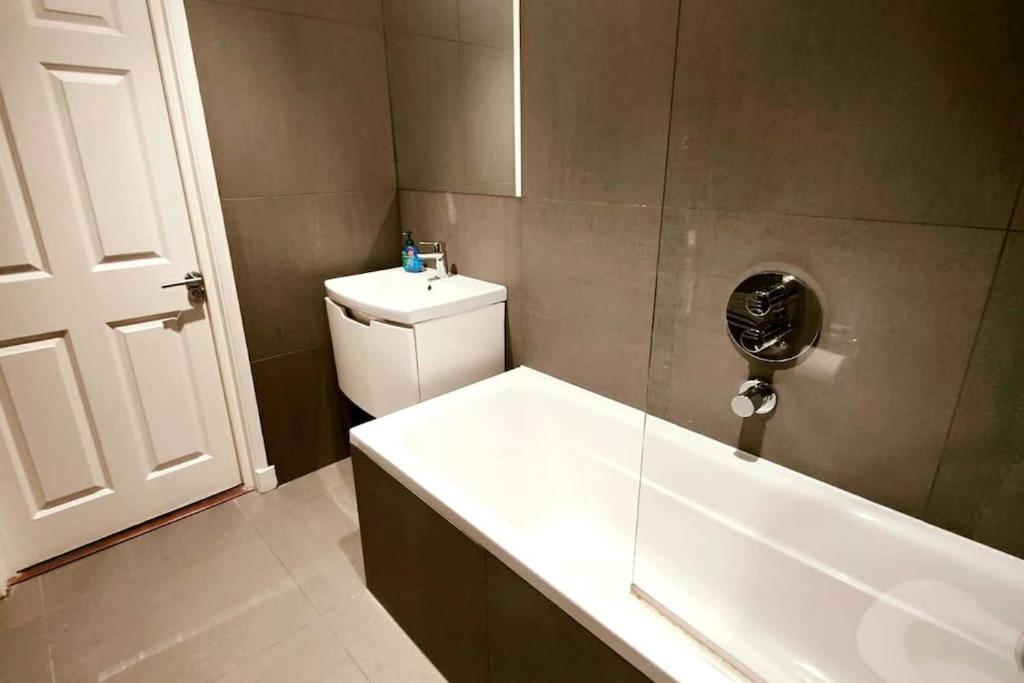 Apartment Aldgate Flats In E1. London
