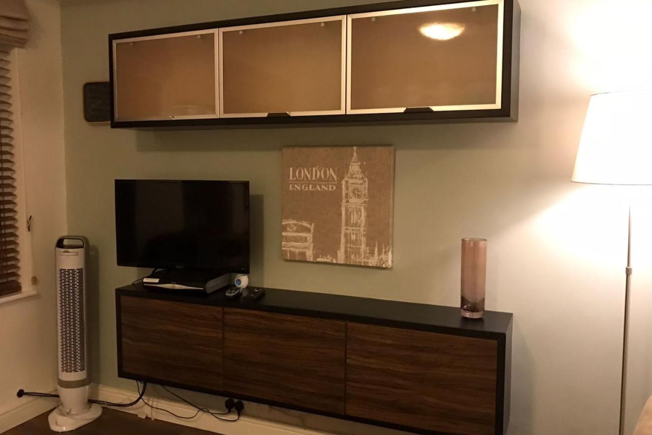 Stylish Studio Near Notting Hill Station! Londra