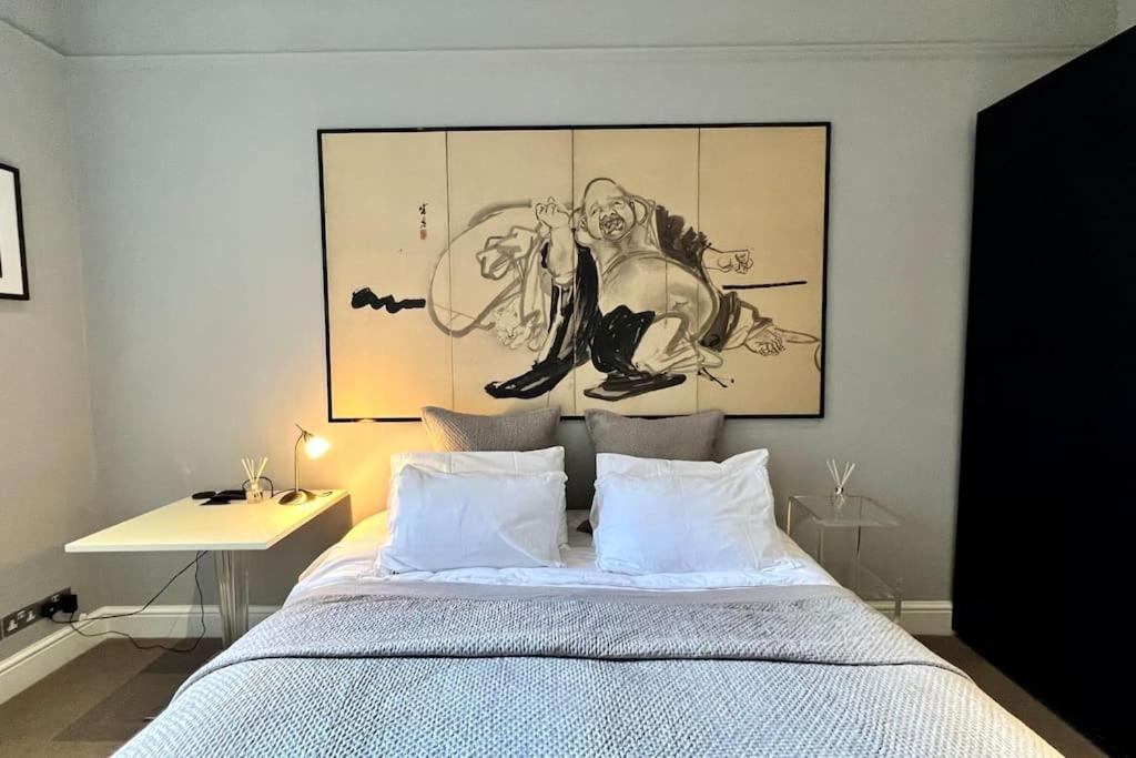 Bond Style In South Kensington Apartment *