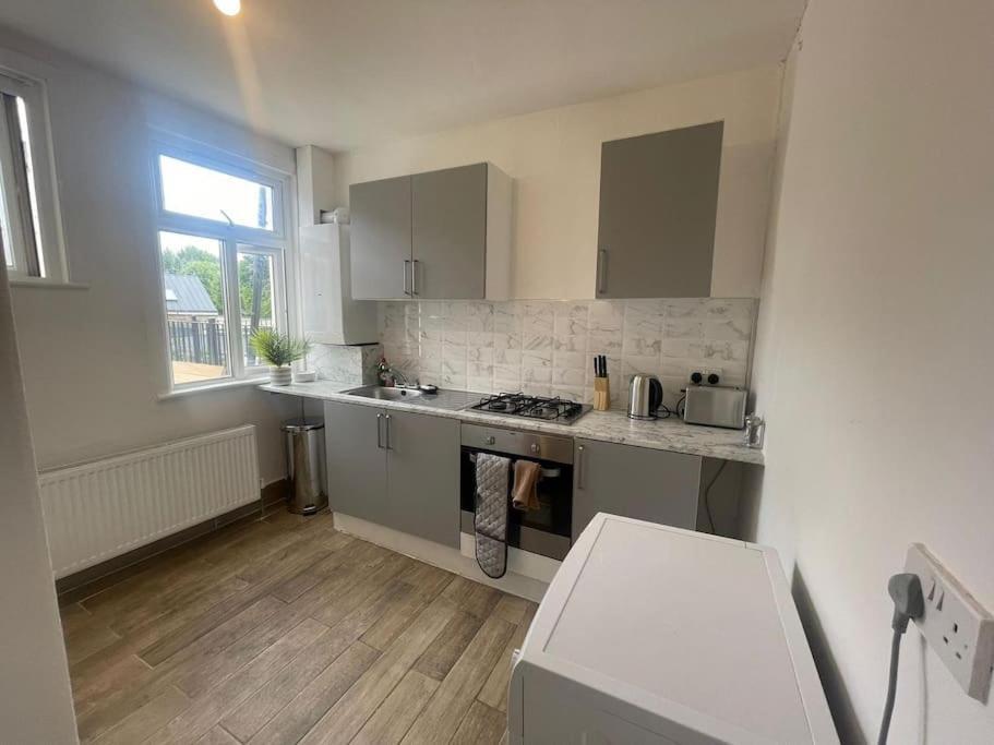 Cosy 2 Bed In Tower Bridge Road * London