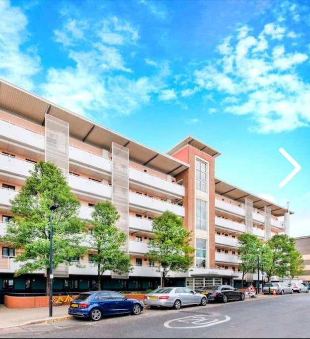 Bright, Interior, Close To The City, 2 Bedroom