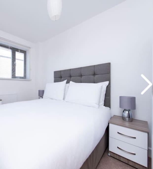 Bright, Interior, Close To The City, 2 Bedroom * Londres