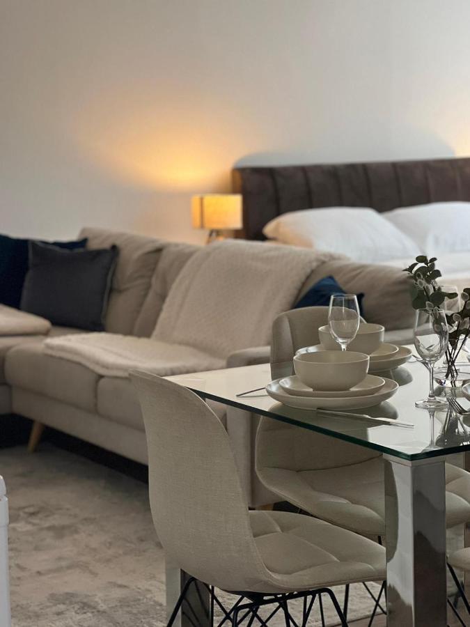 Modern In Popular South Kensington Location
