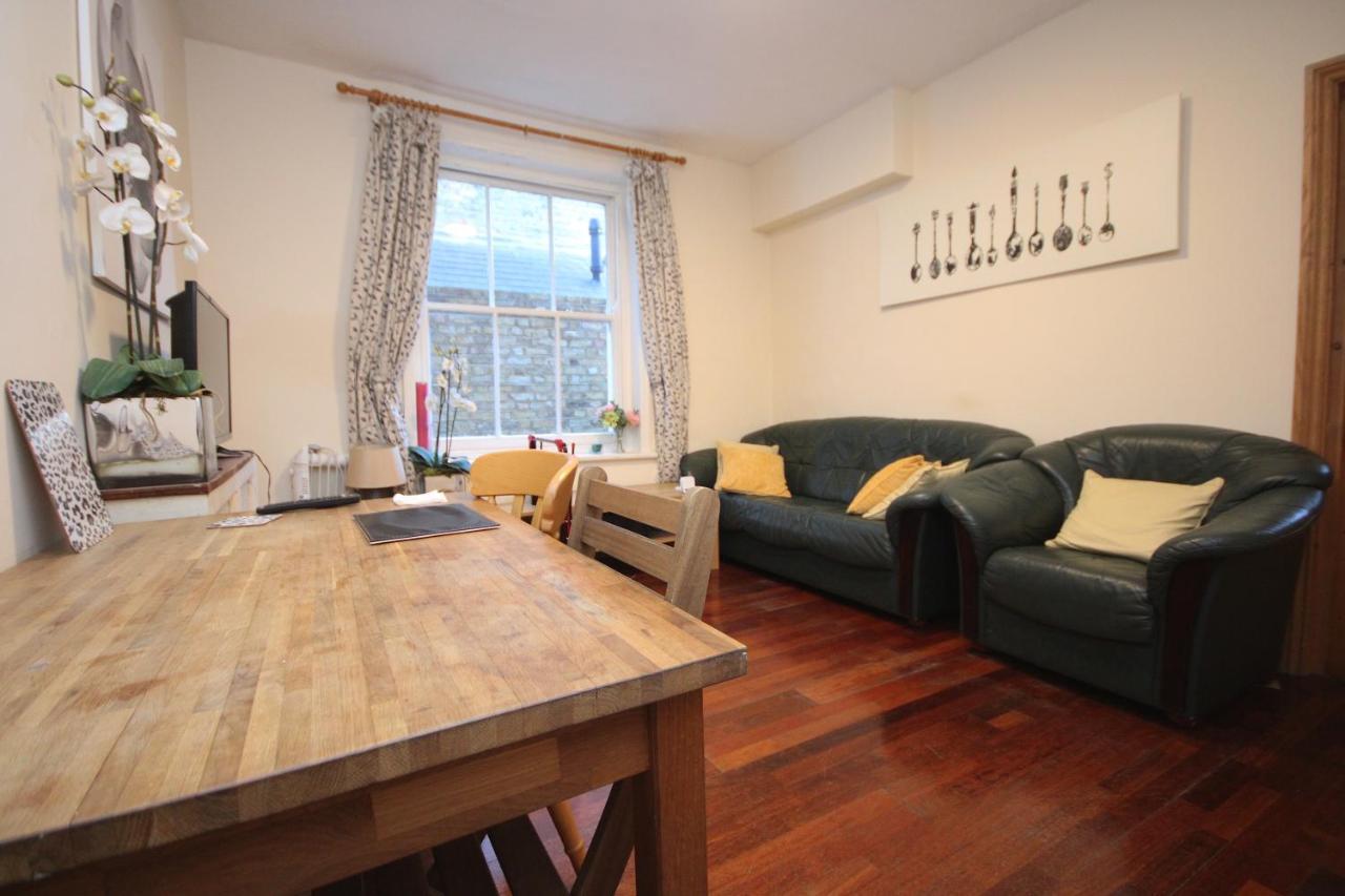 Three Bedroom Flat With Garden In Fulham *