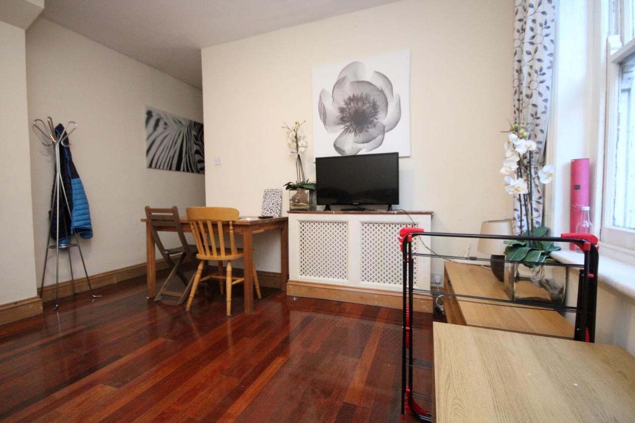 Three Bedroom Flat With Garden In Fulham * Londen