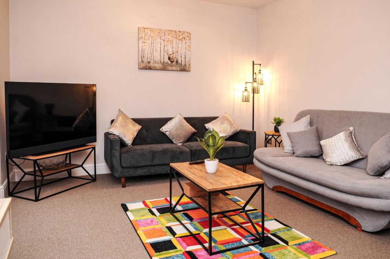 Luxury 5 Star - Parking, Garden, Nr Greater Metro Stations Appartement Londen