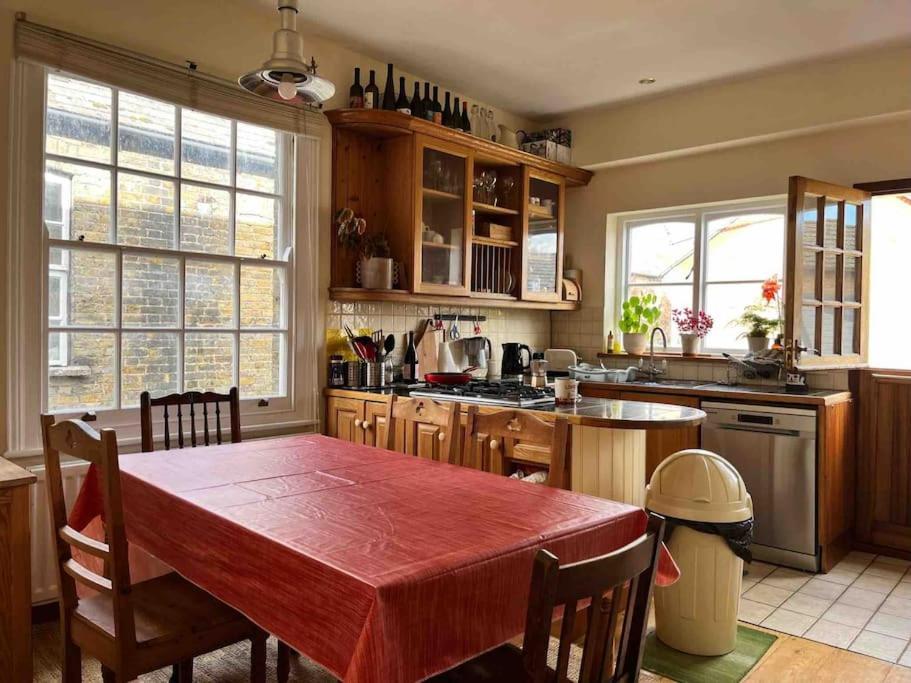 Holiday home Cb53 Tower Bridge Townhouse 2 Bathrooms & Free Parking London