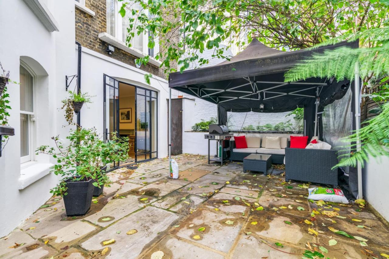 Alfred Hitchcock's Garden Flat Londra