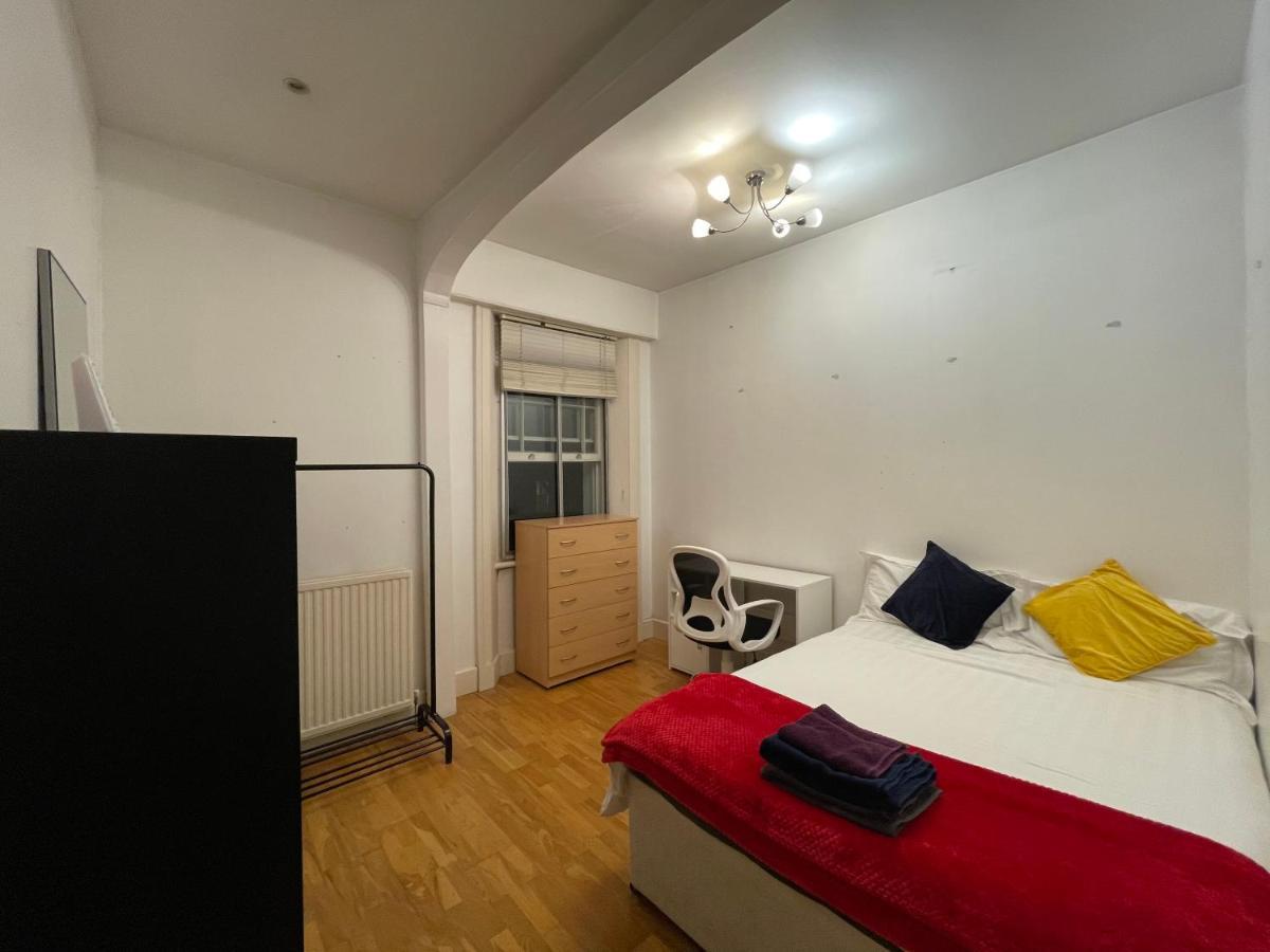 Accommodatie bij particulieren Cozy & Spacious 2 Mins Away From Train Station