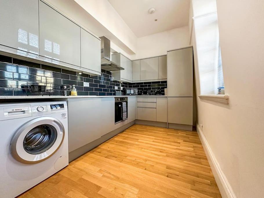 Lägenhet Newly Refurbished Luxury 3 Bedroom *