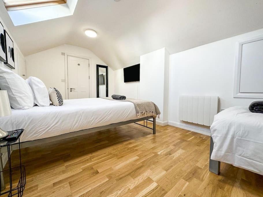 Newly Refurbished Luxury 3 Bedroom Lägenhet London