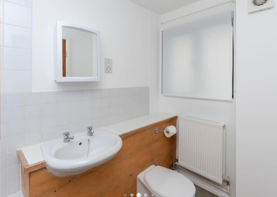 Bright, Interior, Close To The City, 2 Bedroom Appartement *