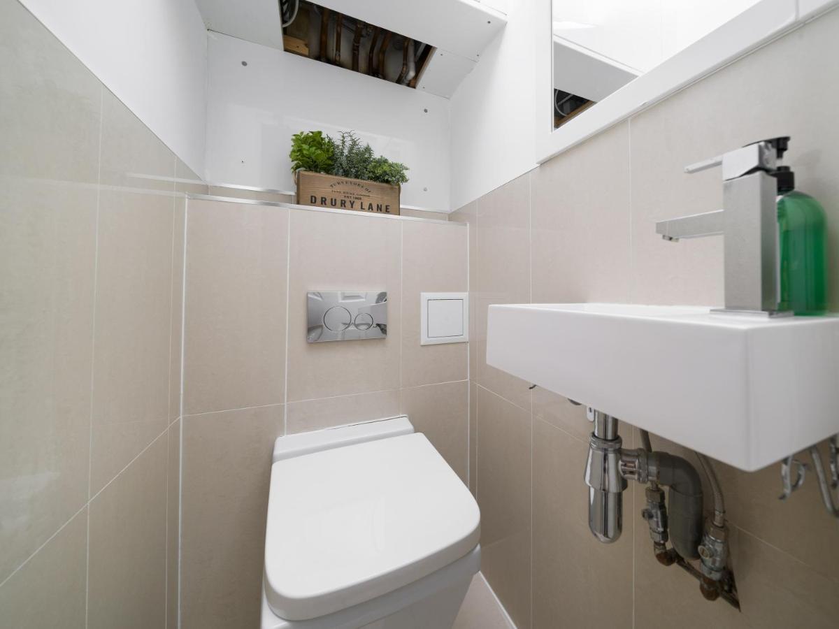 Your Own House, 2 Bedr, 3 Beds, 2,5 Bath, Covent Gdn Londra