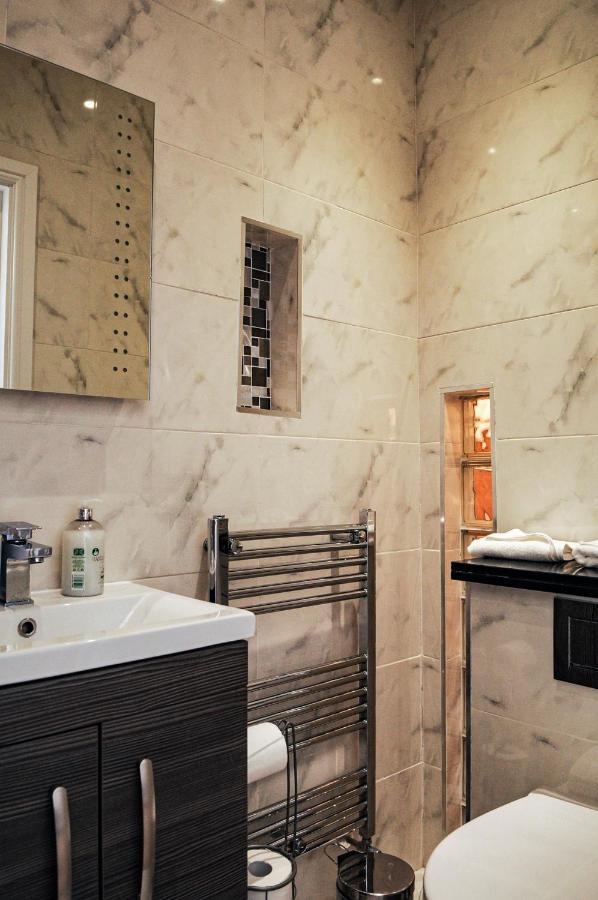 Appartement Luxury 5 Star - Parking, Garden, Nr Greater Metro Stations Londen