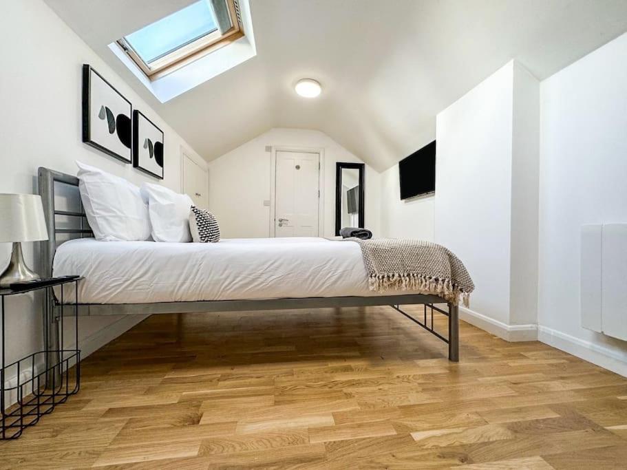 Newly Refurbished Luxury 3 Bedroom Apartment London