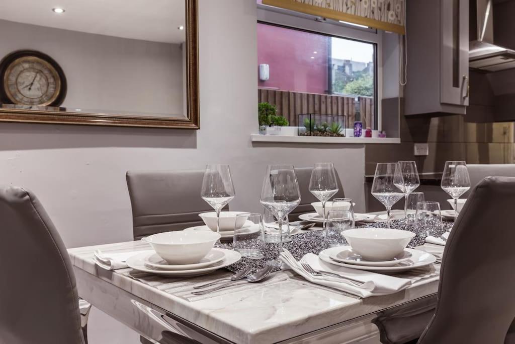 Semesterbostad 4 Bedroom House, 2 Min Walk From Station