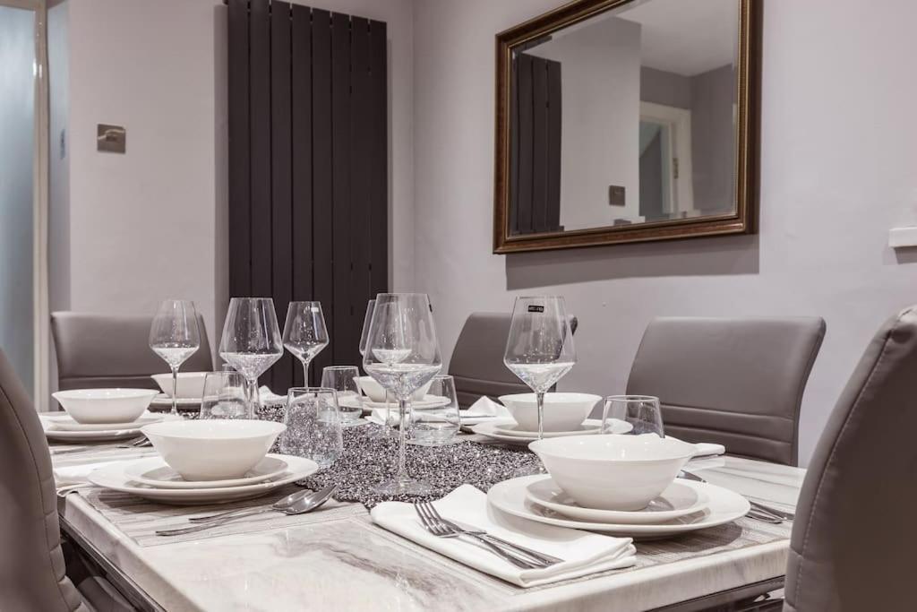 Semesterbostad 4 Bedroom House, 2 Min Walk From Station