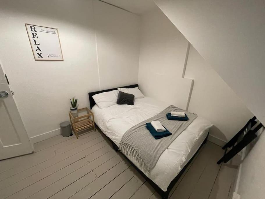 Beautiful 2 Bedroom On Tower Bridge * London
