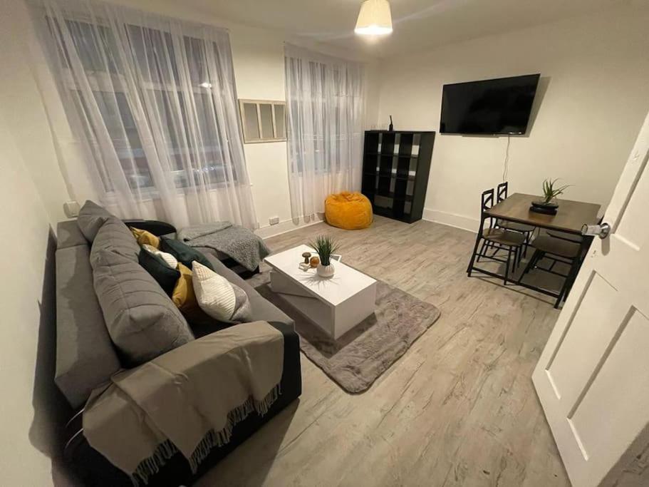 Lägenhet Beautiful 2 Bedroom On Tower Bridge London