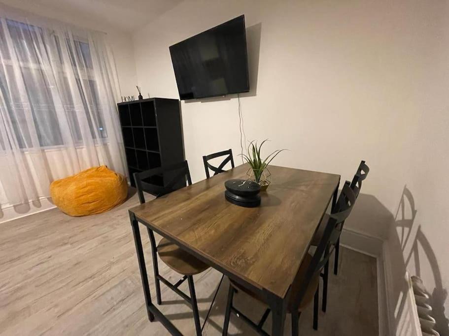 Beautiful 2 Bedroom On Tower Bridge