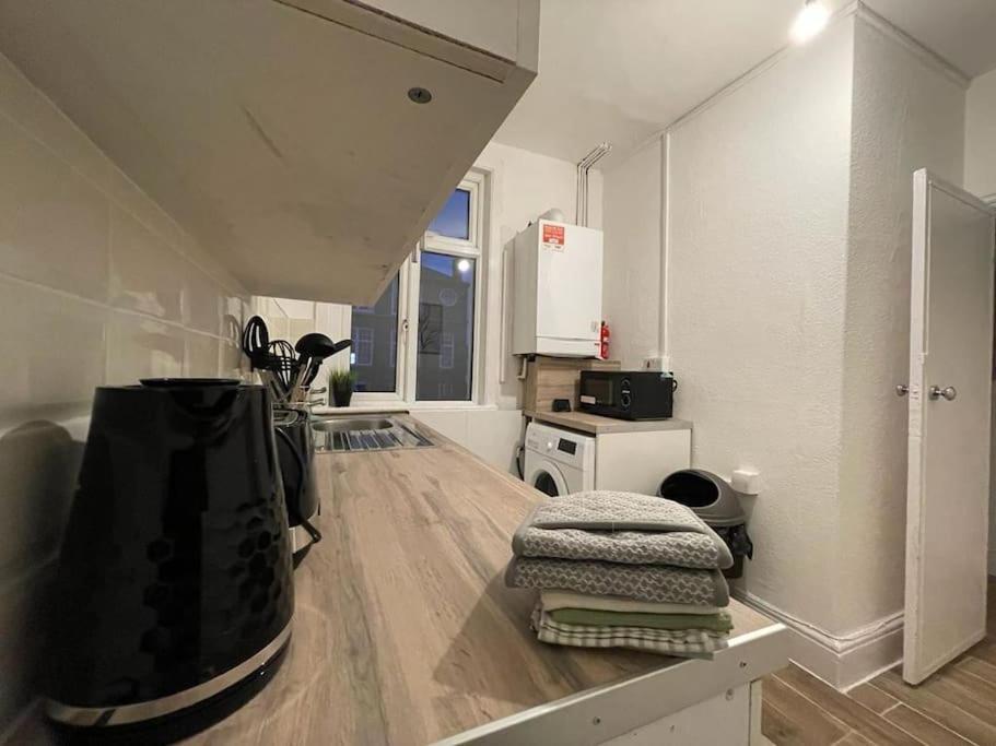 Beautiful 2 Bedroom On Tower Bridge Appartement